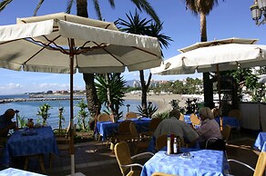 Beachfront Apt for a no Car Holiday Puerto Banus, Free Wifiparkingtvai
