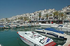 Beachfront Apt for a no Car Holiday Puerto Banus, Free Wifiparkingtvai