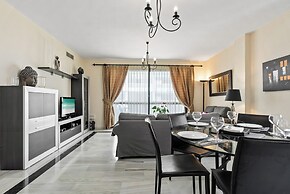 Beachfront Apt for a no Car Holiday Puerto Banus, Free Wifiparkingtvai