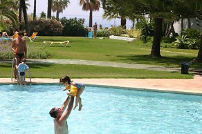 Beachfront Apt for a no Car Holiday Puerto Banus, Free Wifiparkingtvai