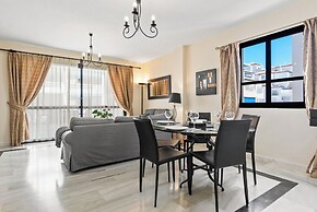 Beachfront Apt for a no Car Holiday Puerto Banus, Free Wifiparkingtvai