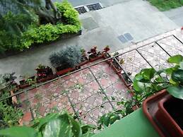 Bed & Breakfast Local Home