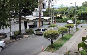 Bed & Breakfast Local Home