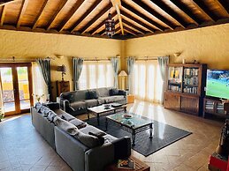 Finca Toredo Large Heated Pool, Hot Tub, Bar Games Room, Gym, Cave, Fr