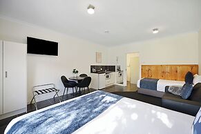 Hamilton Lakeside Motel