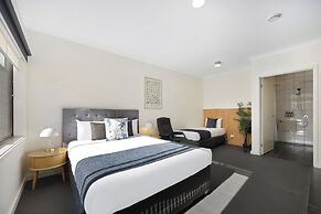 Hamilton Lakeside Motel