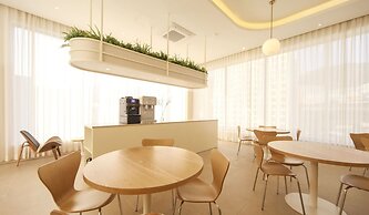 Hermon Hotel Gangseo