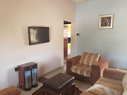 Franzy Suites And Lounge