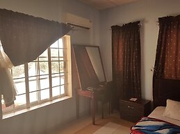 Franzy Suites And Lounge