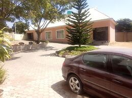 Franzy Suites And Lounge