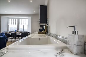 Lady Tenby - 2 Bedroom Luxury Apartment