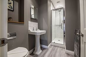 Lady Tenby - 2 Bedroom Luxury Apartment