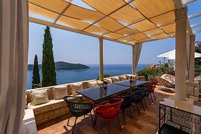 Villa Adrian