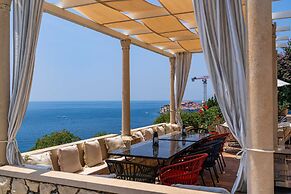 Villa Adrian