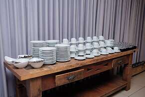 Colonial Flat Hotel