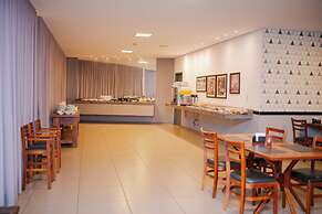 Colonial Flat Hotel