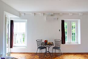 White House Apartments