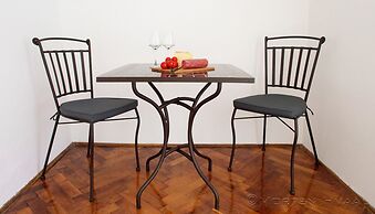 White House Apartments