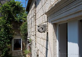 White House Apartments