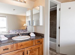 Breakaway West Convenient Condo Near Vail Village by RedAwning