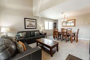 Breakaway West Convenient Condo Near Vail Village by RedAwning