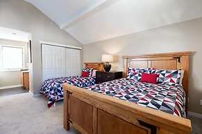 Breakaway West Convenient Condo Near Vail Village by RedAwning