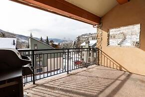 Breakaway West Convenient Condo Near Vail Village by RedAwning
