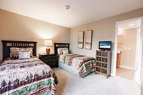 Breakaway West Convenient Condo Near Vail Village by RedAwning