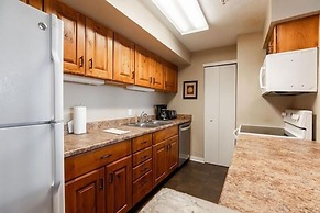 Breakaway West Convenient Condo Near Vail Village by RedAwning