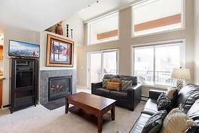 Breakaway West Convenient Condo Near Vail Village by RedAwning