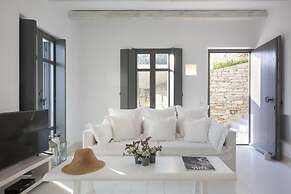 House Y in Kardiani Tinos