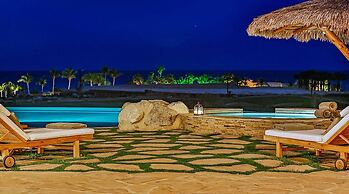 Exclusive Holiday Villa With Private Pool and Beachfront Location, Cab