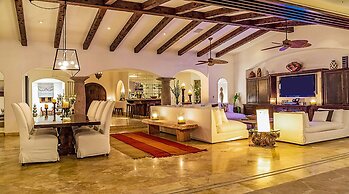 Exclusive Holiday Villa With Private Pool and Beachfront Location, Cab