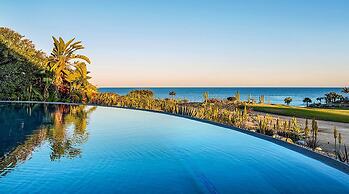 Exclusive Holiday Villa With Private Pool and Beachfront Location, Cab