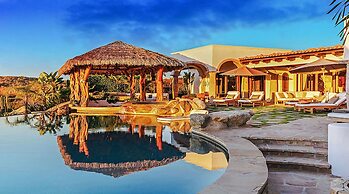 Exclusive Holiday Villa With Private Pool and Beachfront Location, Cab