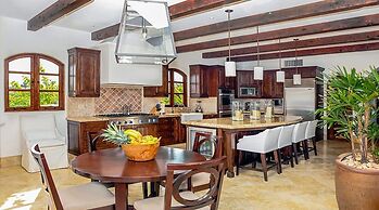 Exclusive Holiday Villa With Private Pool and Beachfront Location, Cab