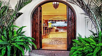 Exclusive Holiday Villa With Private Pool and Beachfront Location, Cab