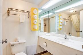 OYO Hotel Mona Lake Muskegon