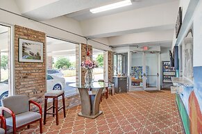 OYO Hotel Mona Lake Muskegon