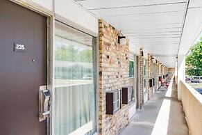 OYO Hotel Mona Lake Muskegon