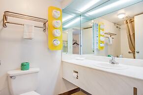 OYO Hotel Mona Lake Muskegon