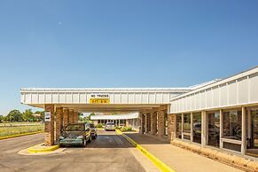 OYO Hotel Mona Lake Muskegon