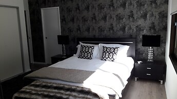 Water's Edge Holiday Homes