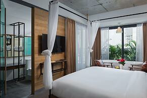 CHECK inn Phnom Penh Royal Palace