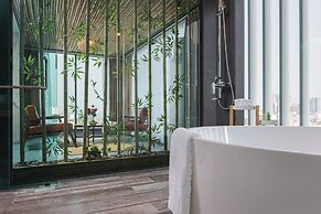 CHECK inn Phnom Penh Royal Palace