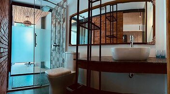 CHECK inn Phnom Penh Royal Palace