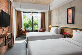 CHECK inn Phnom Penh Royal Palace