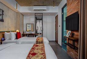 CHECK inn Phnom Penh Royal Palace