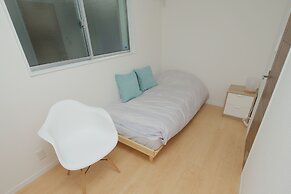 Nishi-Sugamo Guest House. 2min to Nishi-Sugamo Sta. 13min to Ikebukuro