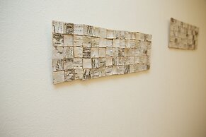 Nishi-Sugamo Guest House. 2min to Nishi-Sugamo Sta. 13min to Ikebukuro